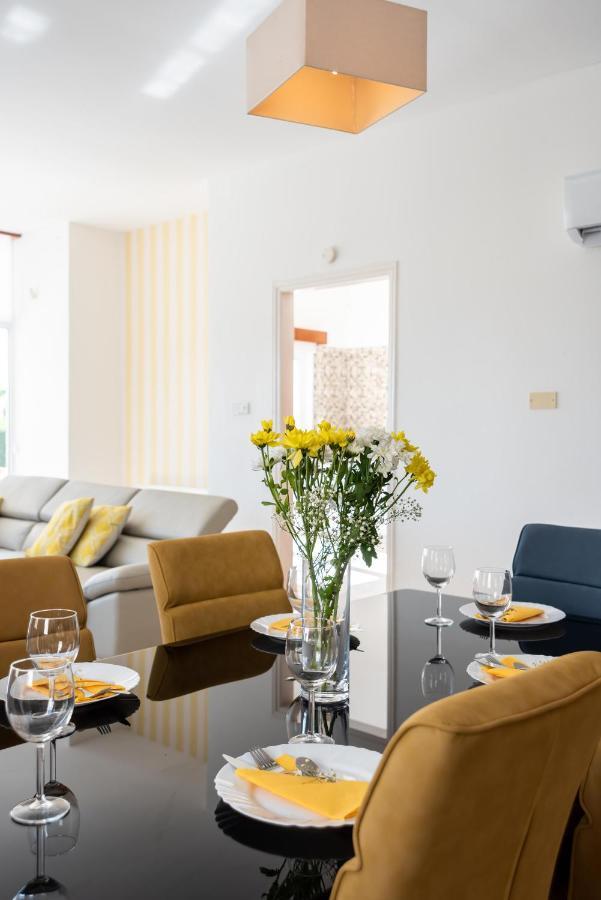 Villa Savoya Sunrise By Ezoria Villas Coral Bay Luaran gambar